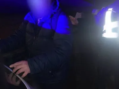На Київщині чоловік через ревнощі облив бензином та підпалив співмешканку: жінку госпіталізували