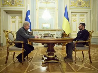 Зеленський обговорив з президентом Фінляндії надання танків Україні