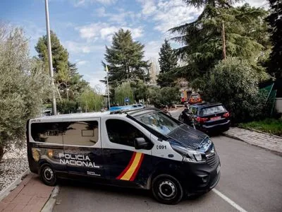 Поліція Іспанії затримала підозрюваного у відправленні конвертів з вибухівкою до посольств України та США