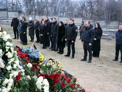 Авиакатастрофа в Броварах: в Киеве почтили память руководства и работников МВД