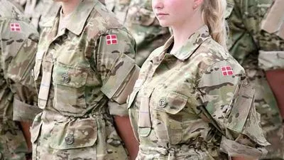 Данія пропонує зробити військову службу обов'язковою для жінок