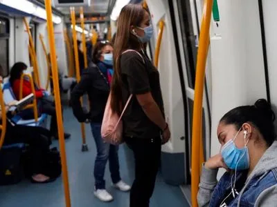 Іспанія скасовує обов’язкові маски в громадському транспорті з 7 лютого
