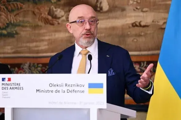 Резников посетил украинских военных, находящихся на реабилитации во Франции
