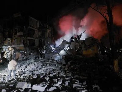 В Краматорске из-под завалов жилого дома достали тело погибшей женщины