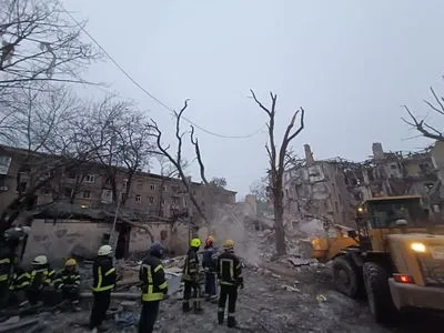 Ракетний удар по Краматорську: з-під завалів витягли трьох загиблих, 18 людей з травмами