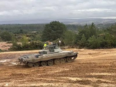 Украинские танкисты быстро освоили управление танками Challenger 2