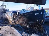 У порту Рені відкачали воду з румунської баржі JOKOR-3, яка ледь не затонула