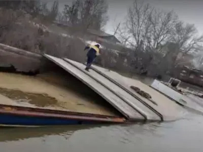 В українському порту Рені затонула румунська баржа з пшеницею - ЗМІ
