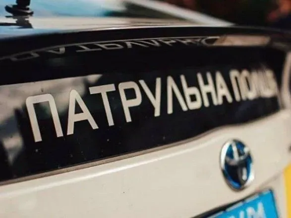 У Києві водій у стані наркотичного сп'яніння їздив на авто без лобового скла