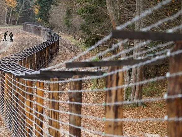 Польща за кілька тижнів планує почати будівництво паркану на кордоні з рф