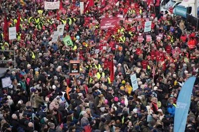Тисячі данців протестують проти скасування державних свят