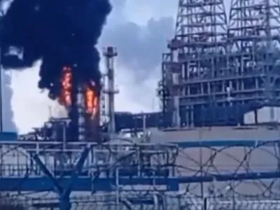 У рф загорівся нафтопереробний завод "ЛУКОЙЛ" - ЗМІ