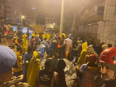 Мощное землетрясение в Турции и Сирии унесло жизни уже более 11 200 человек