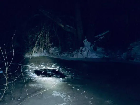 В Киевской области 11-летний мальчик провалился под лед и погиб