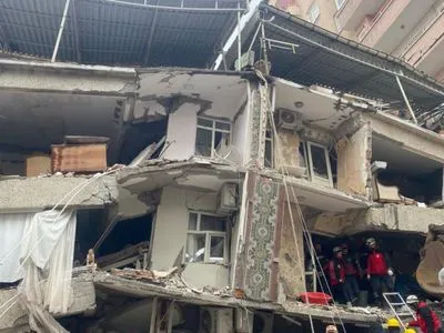 Кількість жертв землетрусу у Туреччині та Сирії перевищила 7900 людей