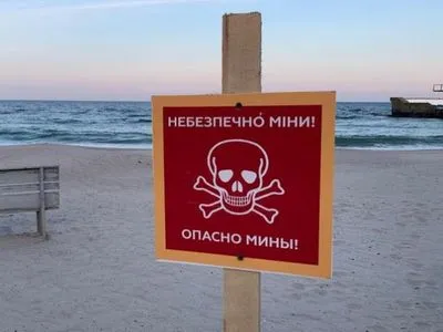 Из-за шторма в Черном море повышена минная опасность