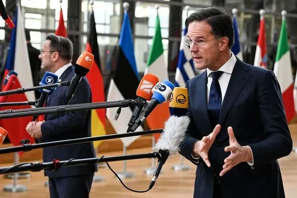 Переговоры о поставках Украине западных истребителей происходят за “закрытыми дверями” – премьер Нидерландов