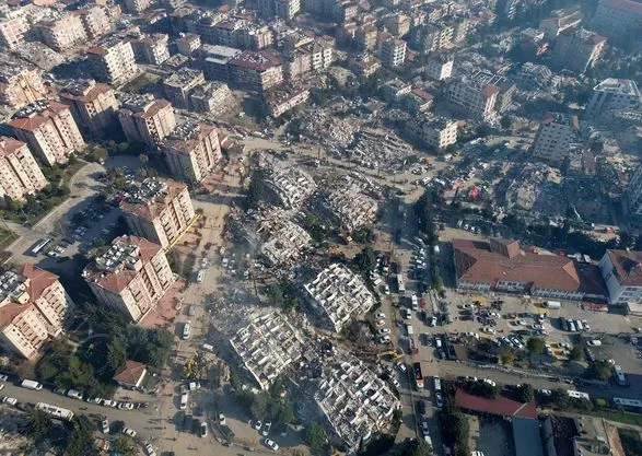 Кількість загиблих внаслідок землетрусів у Туреччині та Сирії перевищила 19 700 осіб