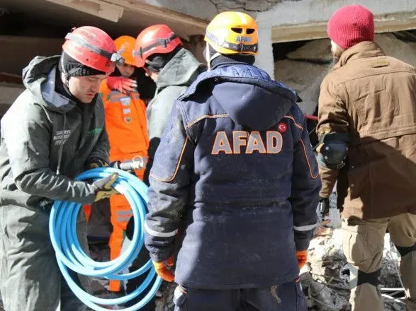 Землетрясение в Турции: под завалами могут быть 5 украинцев, всего разыскали уже 103 граждан