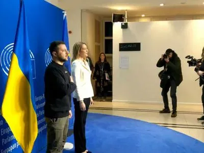Зеленського привітали у Європарламенті під звуки гімну України