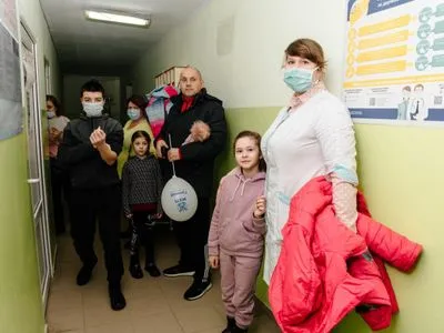 35-й выезд в регионы: как врачи "Охматдета" осматривают детей по Украине