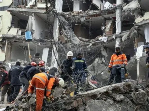 Кількість загиблих внаслідок землетрусу в Туреччині та Сирії зросла до 25 тисяч