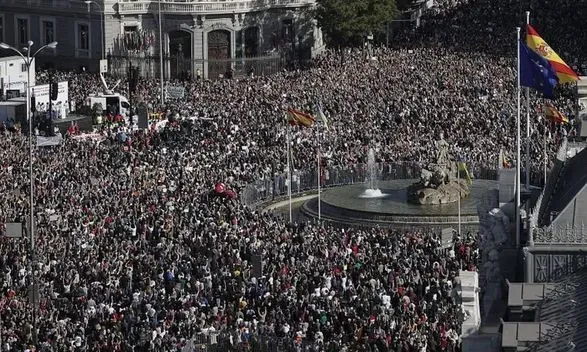 Медичні працівники влаштували масову акцію протесту в Мадриді проти стану системи охорони здоров'я