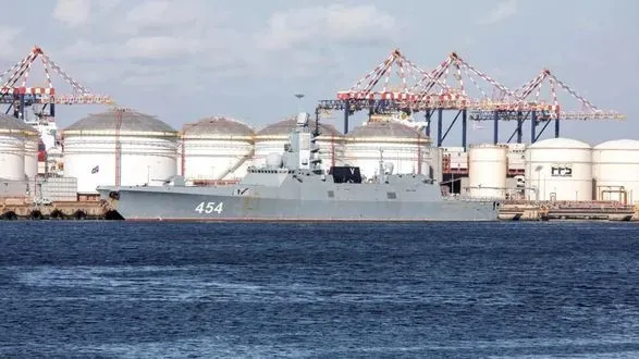 Российский фрегат пришвартовался в Южной Африке накануне военных учений