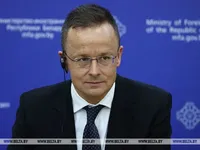 Глава МЗС Угорщини заявив, що Україні не повинні постачати зброю