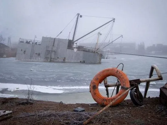 Затонувшие корабли, руины и полный упадок: как выглядит порт Мариуполя в оккупации