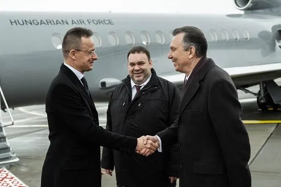 Глава МИД Венгрии Сийярто прибыл в минск для переговоров “о мире” в Украине