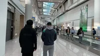Двоє росіян, які на місяці застрягли в аеропорту Південної Кореї, домоглися права подати заяву на набуття статусу біженця