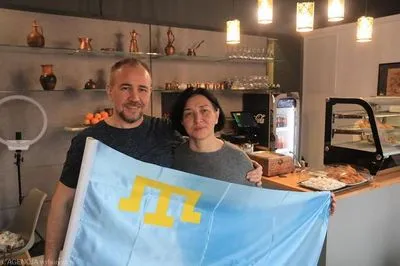 Протестна кухня: українці відкрили ресторан навпроти посольства росії у Варшаві