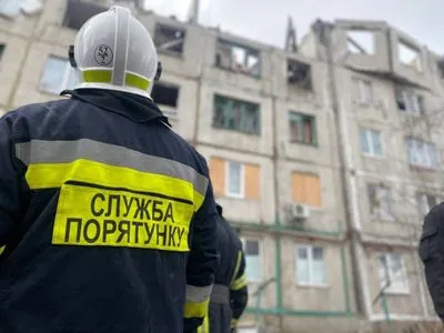 Удар по житловій забудові Покровська: з-під завалів витягли тіло загиблого