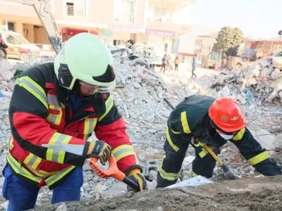 Землетрус у Туреччині: українські рятувальники розібрали ще дев'ять завалів та дістали ще три тіла