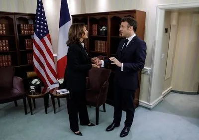 Віце-президент США Харріс та французький президент пообіцяли підтримати Україну