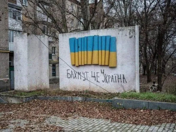 kuleba-poyasniv-chomu-ukrayinski-soldati-boryutsya-za-bakhmut