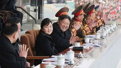 Северокорейский лидер привел дочь на футбольный матч