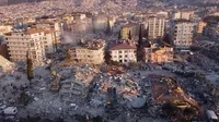Турецькі рятувальники врятували двох людей через 13 днів після землетрусу: відео