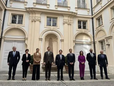 Кулеба зустрівся з міністрами G7: будуть швидкі поставки зброї та нові санкції