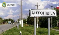 Российские захватчики нанесли удар по пгт Антоновка в Херсонской области - погибли два человека