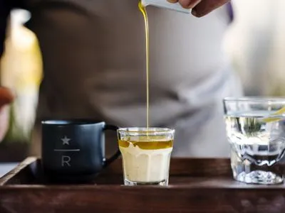 Компанія Starbucks запускає серію напоїв зі вмістом однієї ложки оливкової олії