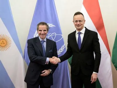 Глава МЗС Угорщини закликав до переговорів путіна з Байденом для закінчення війни в Україні