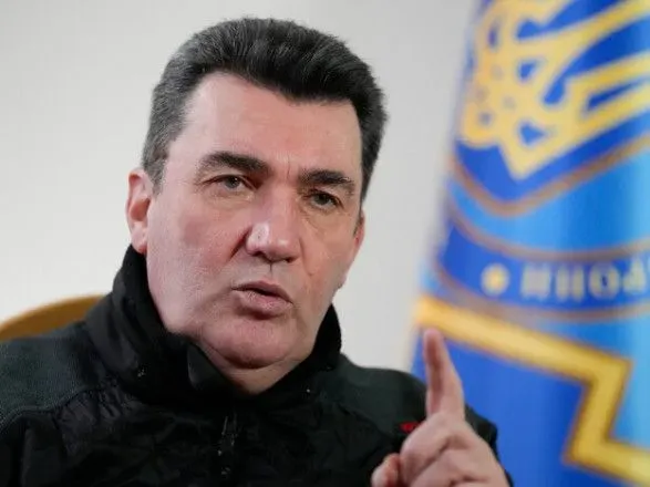 Будем бить по оккупантам, пока не уйдут оттуда: Данилов прокомментировал взрывы в Мариуполе