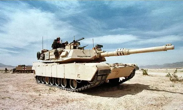 Доставка танків Abrams в Україну може зайняти більше року - міністр армії США
