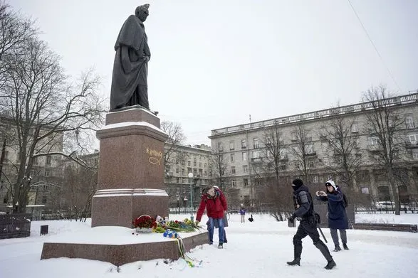 Десятки росіян затримали на антивоєнних акціях у різних містах рф