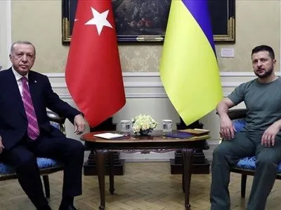 Туреччина готова зробити свій внесок для наближення миру в Україні: Зеленський поговорив з Ердоганом