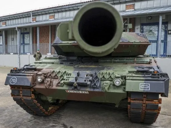 Міністр оборони Польщі Блащак заявив про прибуття в Україну перших танків Leopard 2