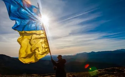 Збереження гуманності та гордість за країну: як рік війни змінив українське суспільство