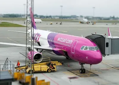 Високий, але не неминучий ризик: Wizz Air зупиняє польоти до Молдови з 14 березня